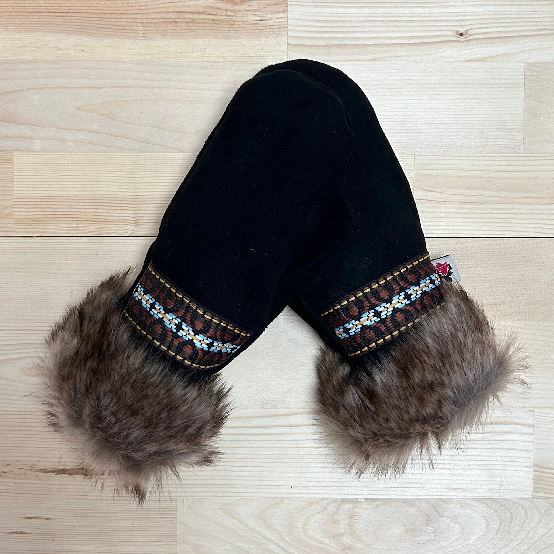 Hides in Hand Fur & Braid Deer Suede Mitt