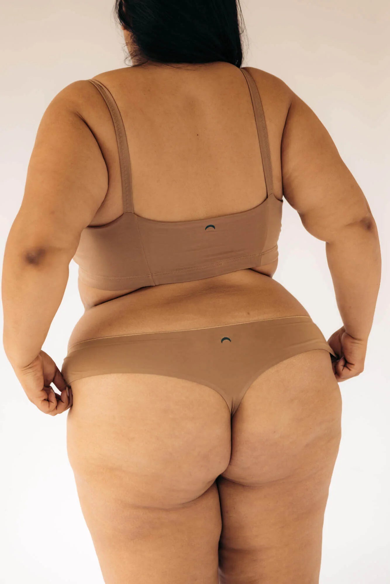 Seamless Low-Mid Thong - Tan