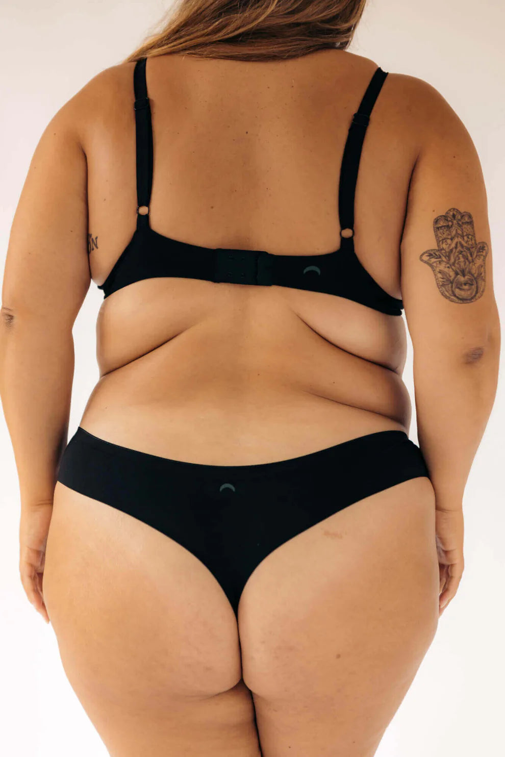 Seamless Low-Mid Thong - Black